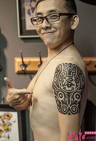 Creative Chinese character totem arm tattoo picture