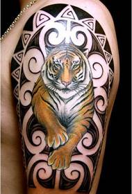 Isithombe se-Arm totem tiger tattoo