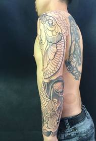 Melnbaltu kalmāru ziedu rokas tetovējums
