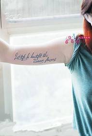 Kleine verse Engelse arm tattoo-foto's