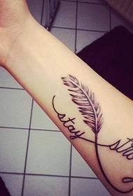 Arm красиво перо татуировка писмо