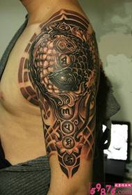 Immagini del tatuaggio del braccio di calamari prepotente taiji yin e yang