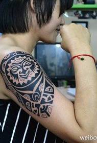 Patrón de tatuaxe tótem maia de brazo sol