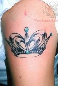 Tatuaje de brazo da coroa do rei
