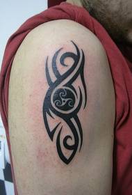 Tatuagem de totem simples e elegante no braço