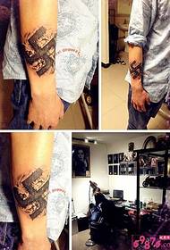 Ručna nacistička slika kreativnog uzorka tetovaže
