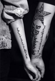 Tatuagem braço sânscrito moda casal