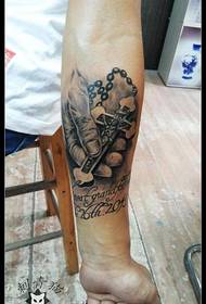 Paže kříž ruční tetování vzor