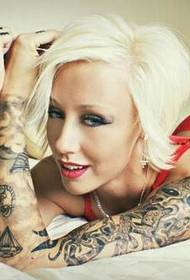 Europa i Amerika seksi lijepa ljepota osobnost ruku tetovaža slika slika