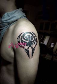 Boy lengan kepribadian gambar tato totem
