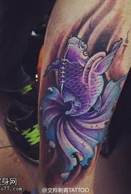Gambar tato ikan mas warna lengan