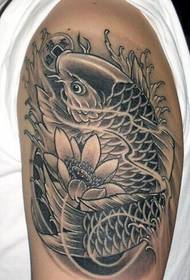 Красиві модні чорно-білі татуювання кальмарів