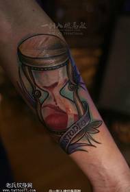 Patró de tatuatge de rellotge de color personalitat del braç