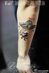Patrón de tatuaxe de rato con medidor de espazo espaciais