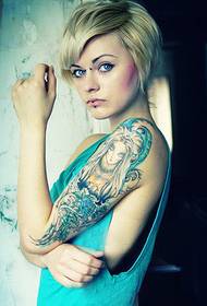 Immagine del tatuaggio di personalità del braccio di bellezza