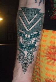 Arm fashion creative totem tattoo na larawan