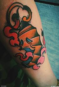 Iphethini le-tattoo le-watercolor elinemibala emibalabala ye-hippocampus