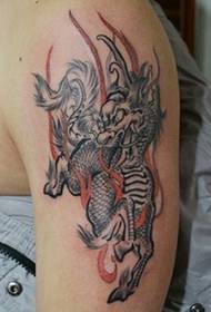 Un bonic tatuatge d’unicorn de braç