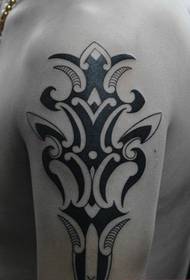 Gambar tato totem lengan kreatif