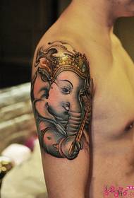 Симпатичное милое изображение руки татуировки слона