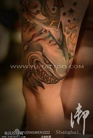 Arm kleur school haai tattoo patroon