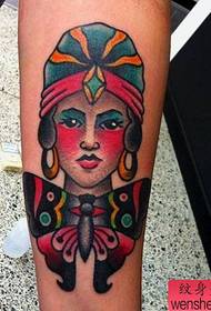 Pêşandana Tattoo, tattooek portreyek destikê pêşniyar bikin