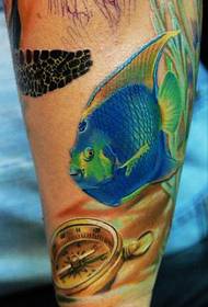Візерунок татуювання на тваринах: Озброєний 3D кольоровим малюнком татуювання маленької золотої рибки