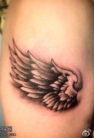 Imatge del tatuatge de les ales del braç