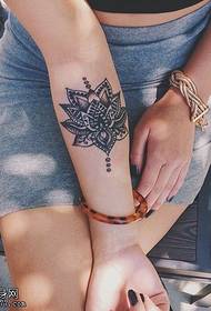 Tato wanita Fanhua tato kerja bareng karo balai tato