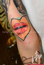 Tattoo show, suosittele käsivarren koulun rakkauden huulten tatuointi toimii
