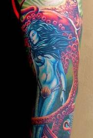 Brazo traballo creativo de tatuaje de brazo de flores