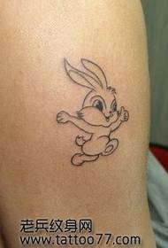 Modèle de tatouage mignon - modèle de tatouage de bras de lapin de dessin animé bras