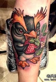 Kar színű bagoly tetoválás munka