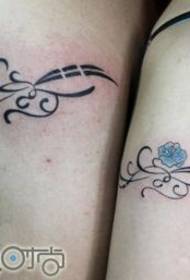 Brazo pareja totem vine tatuaje patrón