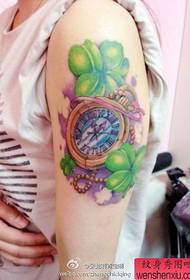 Rankinis laikrodis, keturių lapų dobilas, tatuiruotė