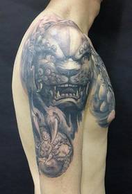 Arm super handsome cool Tang lion tattoo pattern