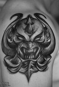 Muestra de tatuajes, recomiende un trabajo de tatuaje de cabeza de monstruo