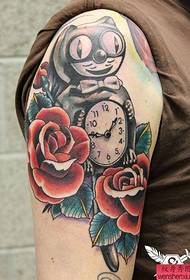 Creatieve armkleur tatoeages