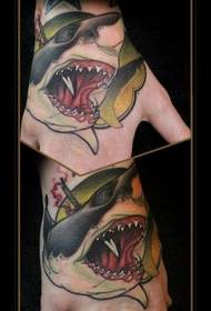 Et kjekk tatoveringsmønster av hai