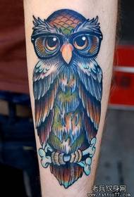 Arm European and American style owl tattoo pattern