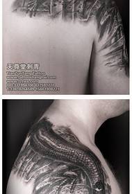 Arm to shoulder cool lizard tattoo pattern