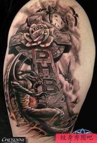 Tatueringsshow, dela en stor arm, europeiska och amerikanska tatueringar