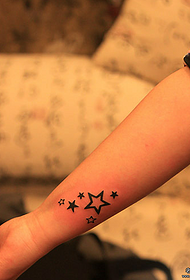 Tatoeage show foto aanbevolen een arm vijfpuntige ster tattoo patroon