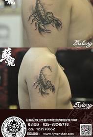 Man arm trend classic scorpion tattoo pattern