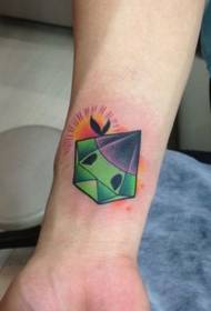 Padrão popular de tatuagem de diamante colorido de braço