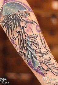 show tatuazh, rekomando një kandil deti me ngjyra krahu tattoo