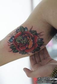 Man arm fashion pop rose tattoo pattern
