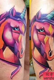 Mokhoa oa tattoo oa unicorn o mebala-bala