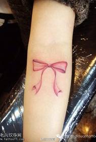 The tattoo museum recommends a woman's arm small fresh bow tattoo works