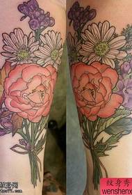 手臂彩色玫瑰花文身作品由文身秀图吧分享